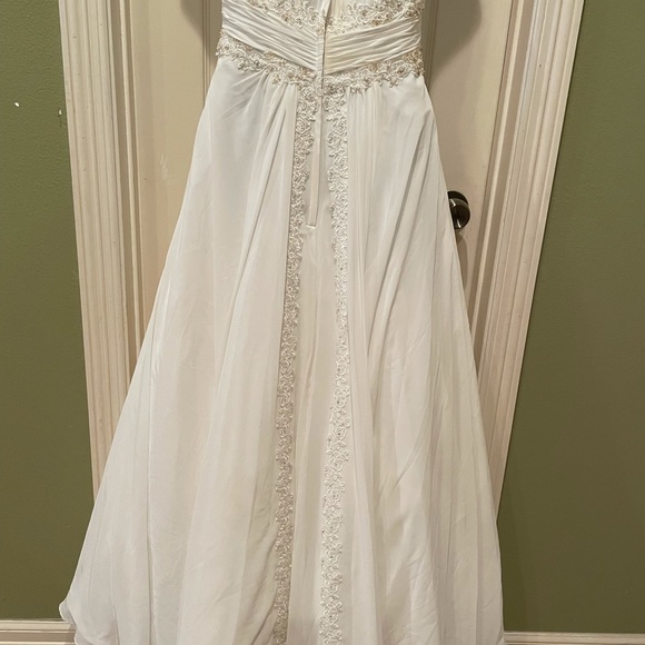 David’s Bridal dress - Picture 3 of 6